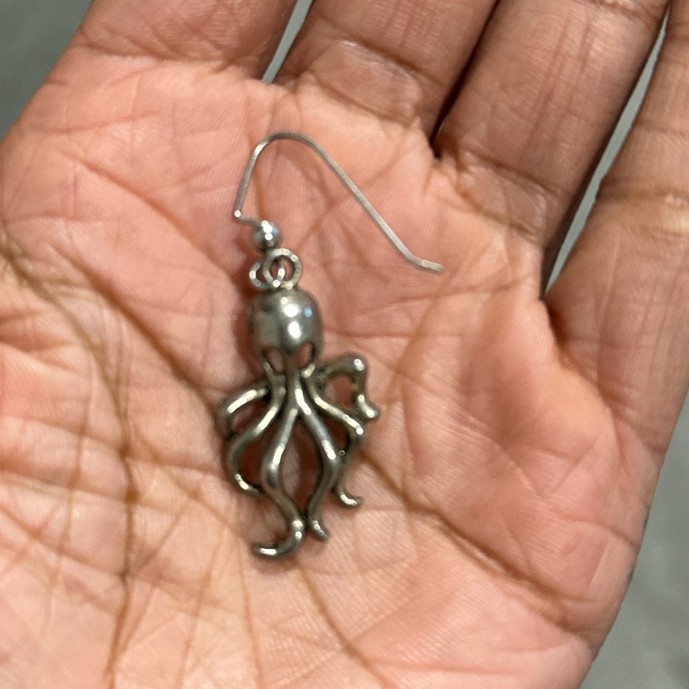 Squid dangly earring